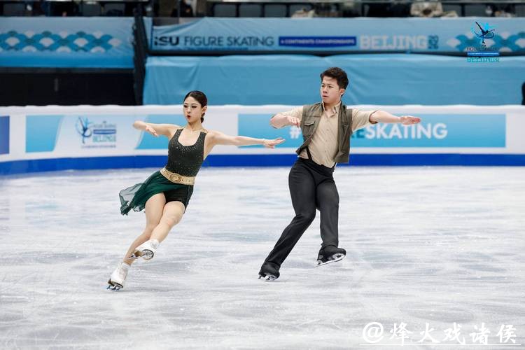 肖紫兮坦言参赛四大洲紧张到想吐 何凌昊:希望展现赏心夺目节目 肖紫兮坦言参赛四大洲紧张到想吐 何凌昊:希望展现赏心夺目节目