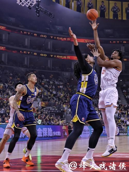 输球之后迅速反弹,上海大鲨鱼客场40分大胜广东队 输球之后迅速反弹,上海大鲨鱼客场40分大胜广东队